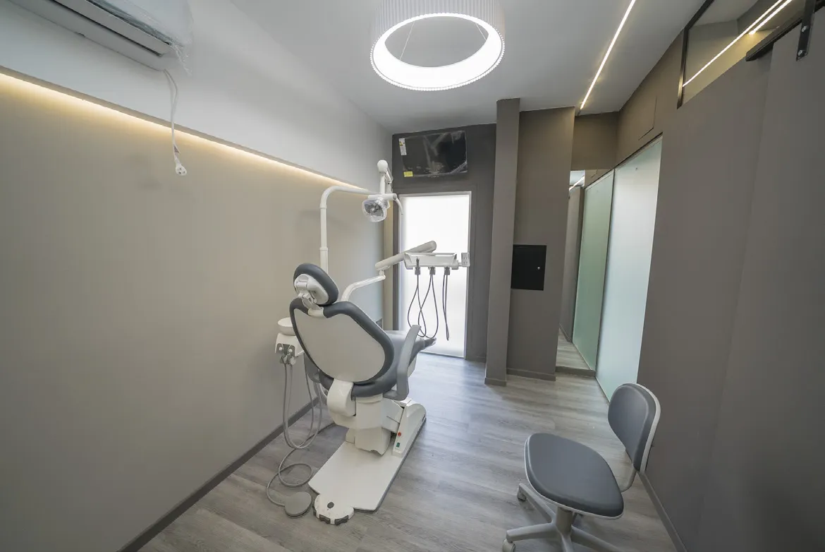 Consultorio de Dents con sillón odontológico